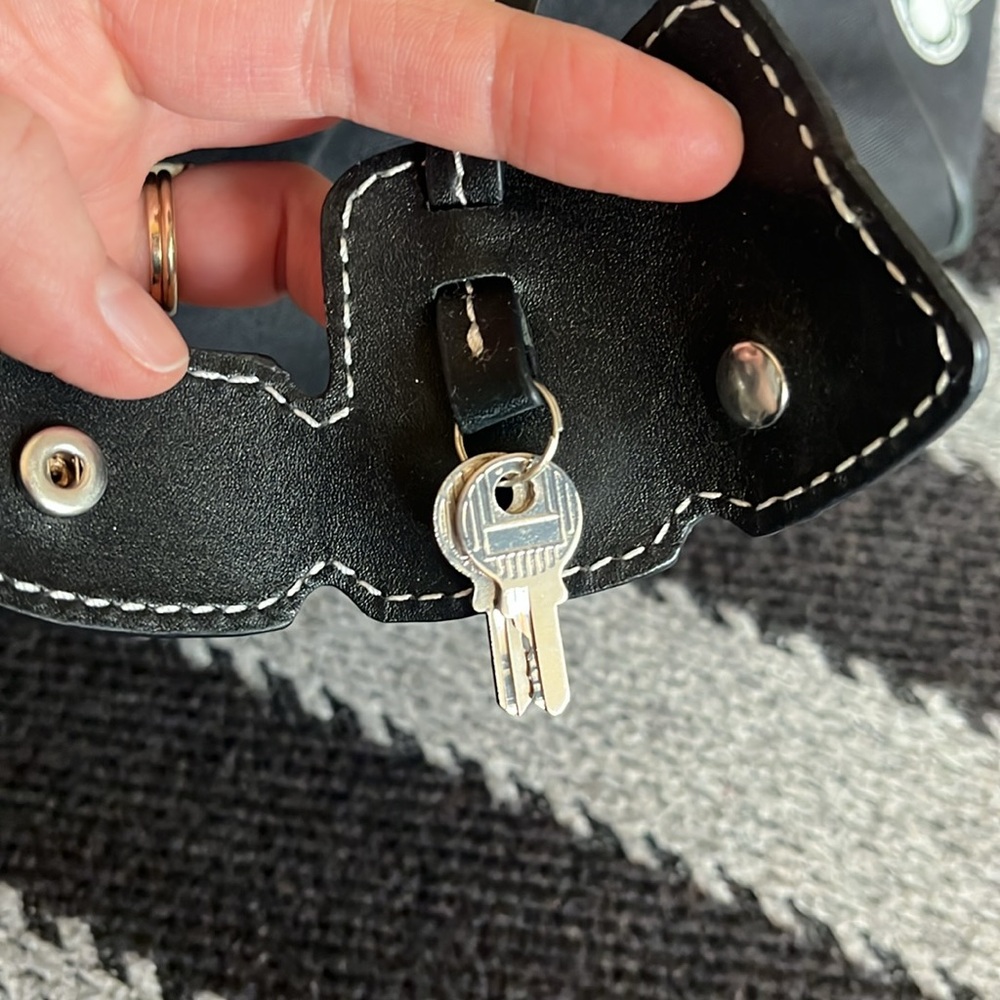 Dolce & Gabbana black duffle bag lock and key - Picture 4 of 11